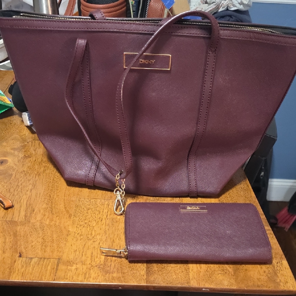 DKNY Plum Tote Bag and Wallet Set